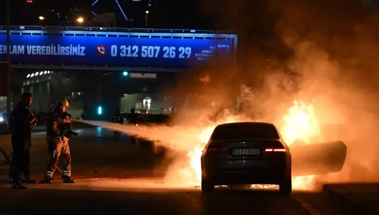 Otomobilin Motorunda Yangın Çıktı