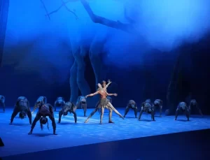 Özbekistan Tiyatrosu AKM’de Sahne Aldı