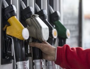 Petrol fiyatları, yüzde 4’den fazla düştü