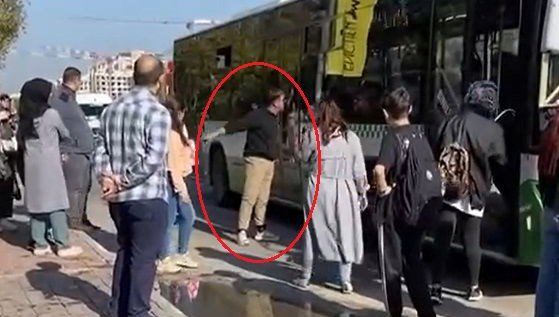 “Psikolojim bozuldu” deyip yolcuları indirdi