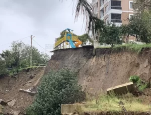 Rize’de Heyelan: 10 Katlı Bina İstinat Duvarı Çöktü