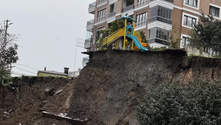 Rize’de Toprak Kayması: Çocuk Parkı Zarar Gördü