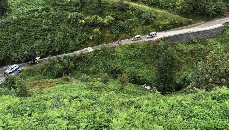 Rize’de uçuruma yuvarlanan otomobilin sürücüsü yaralandı
