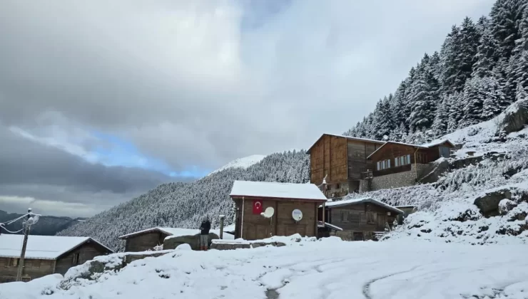 Rize’de Yüksek Kesimlere Kar Yağdı