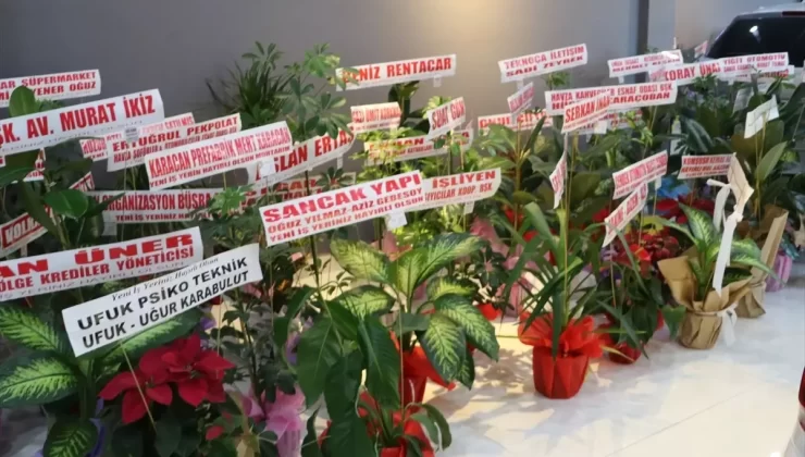 Samsunlu muhtar iş yeri açılışına gönderilen çiçekleri ihtiyaç sahibi öğrenciler için satıyor