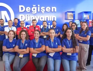 Selçuk Bayraktar TEKNOFEST’te AA Standını Ziyaret Etti