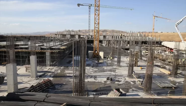 Siirt Eğitim ve Araştırma Hastanesi Ek Binası Yüzde 54 Tamamlandı