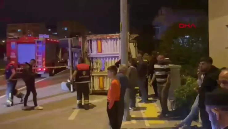 Sivas’ta Sac Yüklü TIR Devrildi: Şoför Yaralandı