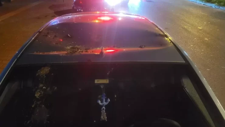 Sokak Lambası Alev Aldı, Araç Hasar Gördü