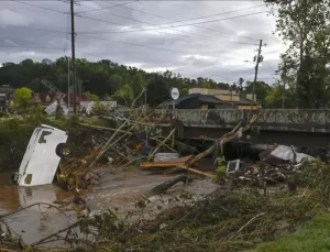 Son 100 yılın en büyük kasırgası Milton geliyor, halk bölgeyi terk etmeye başladı