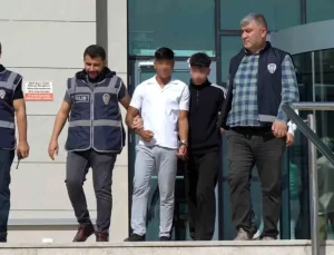 Taksiyi Bıçakla Gasp Eden İki Genç Tutuklandı