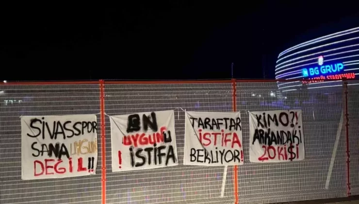 Taraftarlar Bülent Uygun’u İstifa Çağrısında Bulundu