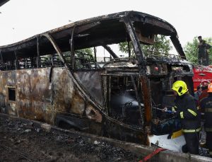Tayland’da okul otobüsü yandı: 20 kişi öldü