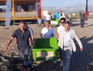 Tedavisi Tamamlanan 2 Caretta Caretta Denize Bırakıldı