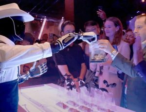 Tesla’nın “insansı robotlarını” insanların kontrol ettiği ortaya çıktı