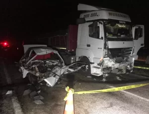 TIR ile Çarpışan Otomobilin Sürücüsü Hayatını Kaybetti