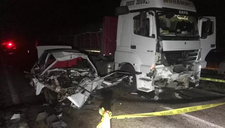 TIR ile Çarpışan Otomobilin Sürücüsü Hayatını Kaybetti