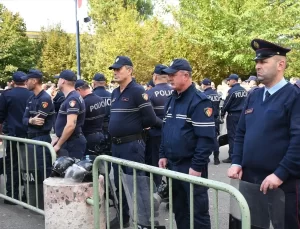 Tiran’da Yolsuzluk Protestoları Devam Ediyor