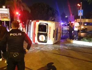 Tramvay Ambulansa Çarptı: 4 Yaralı