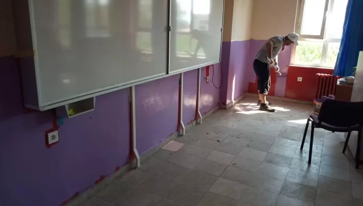 Tutuklular Okul Boyadı