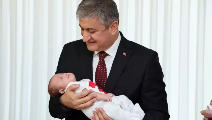 Üçüz Bebek Sevinci