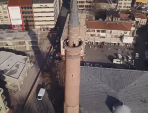 Ulu Cami’nin Kitabesi Okunamıyor