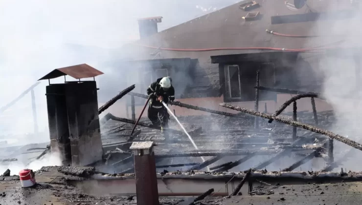 Ünye’de Çatı Yangını: İki Daire Kullanılamaz Hale Geldi