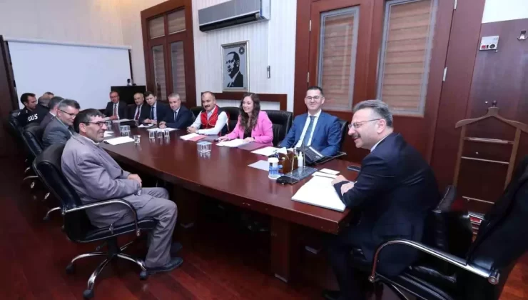 Vali Aksoy Halk Gününde Vatandaşların Taleplerini Dinledi