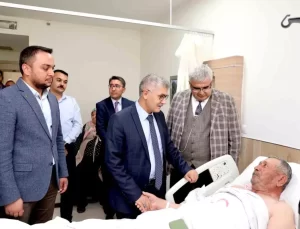 Vali Çelik, Şehit Ömer Halisdemir’in Babasını Hastanede Ziyaret Etti