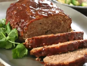 Vatandaşa domuz eti yediren firmadan din, devlet ve bayraklı savunma