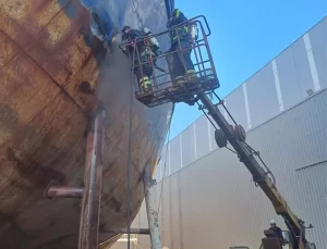 Yalova’da Kuru Yük Gemisinde Yangın