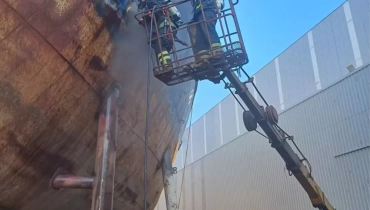 Yalova’da Kuru Yük Gemisinde Yangın