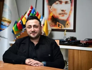 Yardım merkezine çevirdiği muhtarlıkta komşuları için gece gündüz çalışıyor