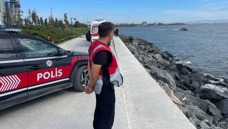 Zeytinburnu’nda denize giren küçük çocuk kayboldu