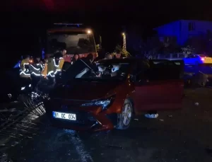 Zonguldak’ta Demir Yığınına Çarpan Araçta Yaralanma