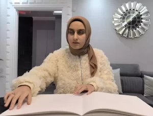 4 dil bilen ve piyano çalan 16 yaşındaki görme engelli Medine, hafızlık eğitimini de tamamladı