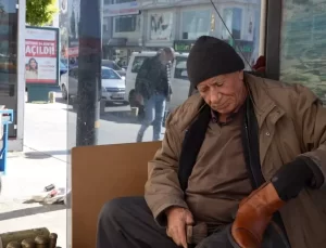 68 Yıldır Ayakkabı Boyacılığı Yapıyor