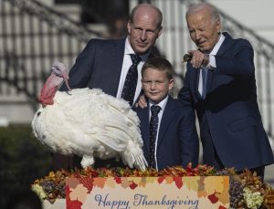 ABD Başkanı Joe Biden iki hindiyi affetti