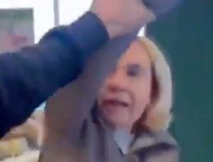 ABD’de Filistin temalı kıyafet giyen çifte ırkçı saldırı