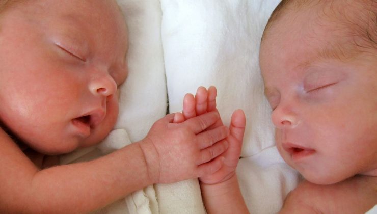 ABD’de tüp bebek skandalı: Anneler karıştı, bebekler değiştirildi!