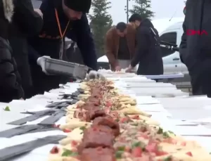Adana Lezzet Buluşmaları’nda 106 Metre Kebap İkram Edildi