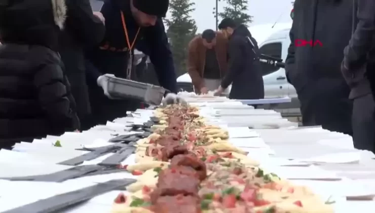 Adana Lezzet Buluşmaları’nda 106 Metre Kebap İkram Edildi
