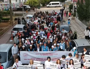 Adana’da çocuk haklarına dikkati çekmek amacıyla yürüyüş düzenlendi