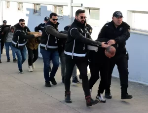 Adana’da Sahte Banknot Operasyonu: 15 Şüpheli Yakalandı