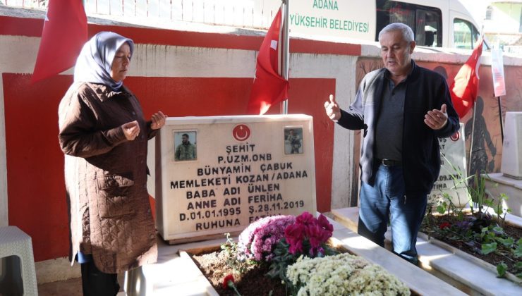 Adana’da şehit babası oğlunun kabrinin başından bir gün olsun ayrılmıyor