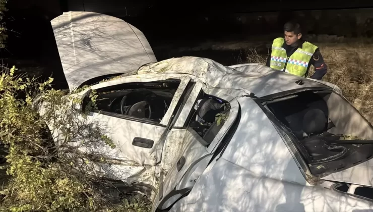 Adıyaman’da Otomobil Şarampole Devrildi, 5 Yaralı