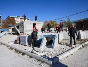 AFAD Ekipleri Unutamadı: Van ve Kahramanmaraş Depremleri