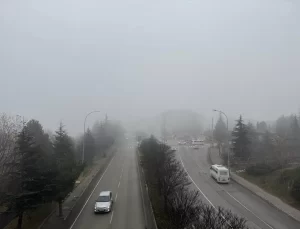 Afyonkarahisar’da Sis Ulaşımı Zorlaştırdı
