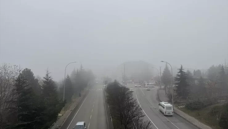Afyonkarahisar’da Sis Ulaşımı Zorlaştırdı