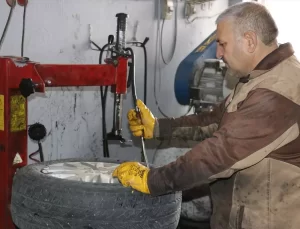Ağrı’da Kış Lastiği Yoğunluğu Artıyor